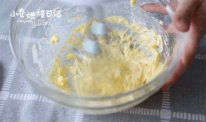 一口一个松脆,满嘴的幸福就是奥利奥曲奇,<a style='color:red;display:inline-block;' href='/shicai/ 887'>黄油</a>软化到位后打发,加入糖粉混合。