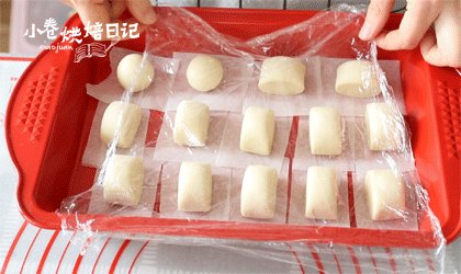 零失败,零基础的奶香刀切馒头,适合宝宝的松软面点,盖保鲜膜,放温暖处继续发酵20分钟左右。