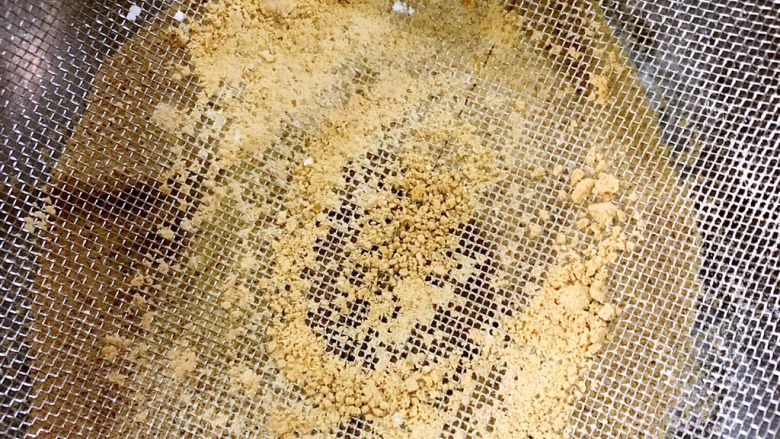 白糖松糕&红糖松糕,用勺子轻轻压一下即可
