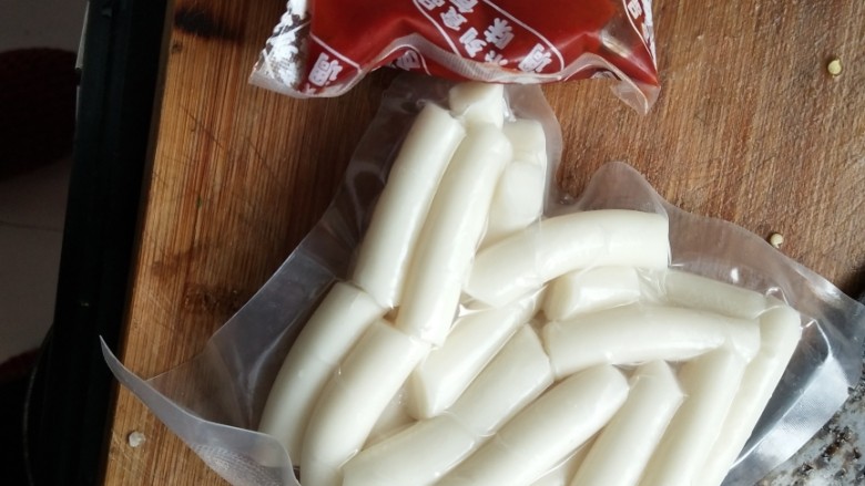 炒年糕,<a style='color:red;display:inline-block;' href='/shicai/ 552'>年糕</a>备好一包