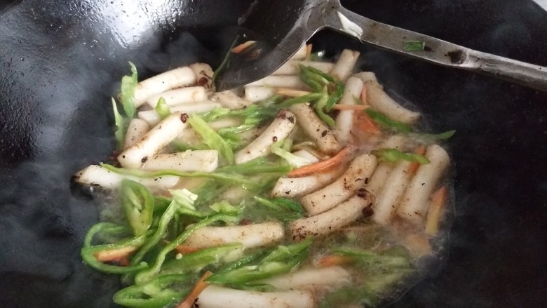 炒年糕,翻炒均匀