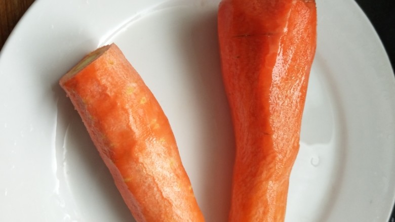 炒年糕,<a style='color:red;display:inline-block;' href='/shicai/ 25'>胡萝卜</a>去皮洗净