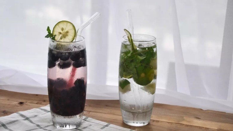 经典Mojito&蓝莓Mojito 古巴马吉托鸡尾酒,经典Mojito与蓝莓Mojito制作完成!