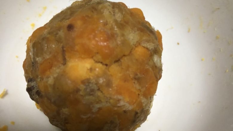 蛋黄肉松咸味八宝饭,捏成团备用