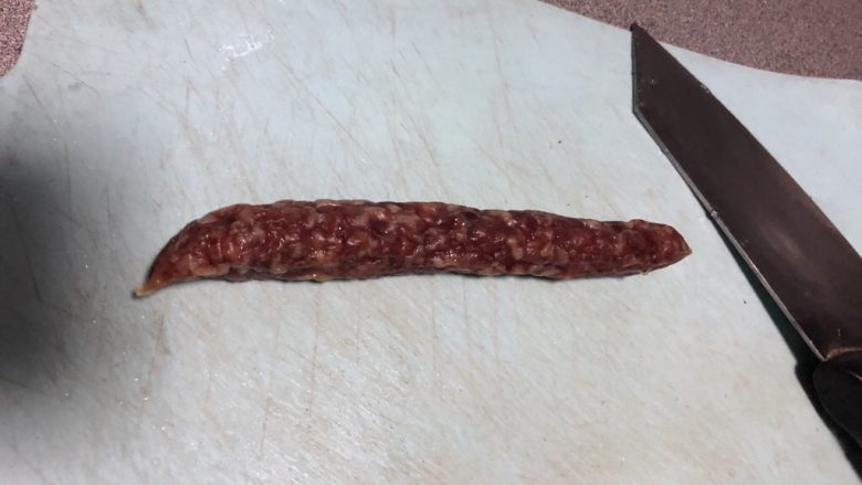 蛋黄肉松咸味八宝饭,<a style='color:red;display:inline-block;' href='/shicai/ 425'>香肠</a>一根清洗干净