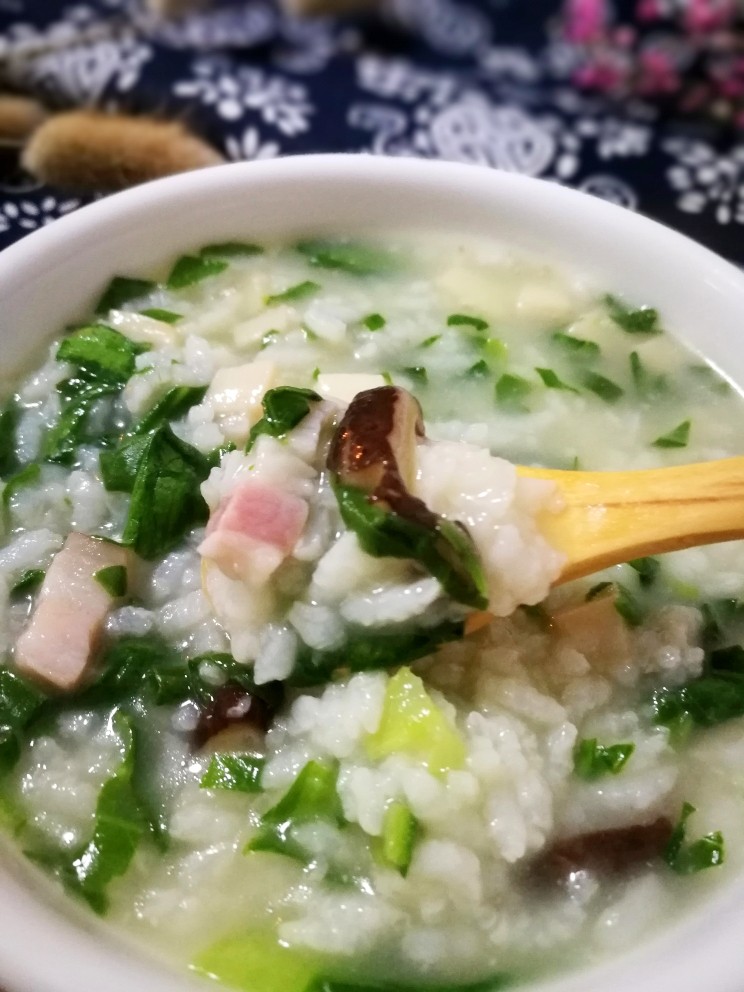 咸肉菜泡饭,趁热来上一口,就是停不下来的节奏。