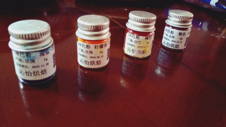 彩虹麻薯芋泥贝果,海蓝、柠檬黄、橘色、粉色<a style='color:red;display:inline-block;' href='/shicai/ 759'>食用色素</a>,当然亲们可以调入更多颜色,随心所欲
