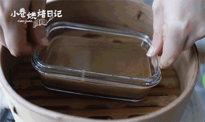 佛系养生,属于姜汁软糖的小确幸。,中火蒸30分钟后,包上保鲜膜,入冰箱冷藏至变硬。