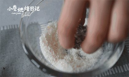 佛系养生,属于姜汁软糖的小确幸。,表面裹上椰蓉。