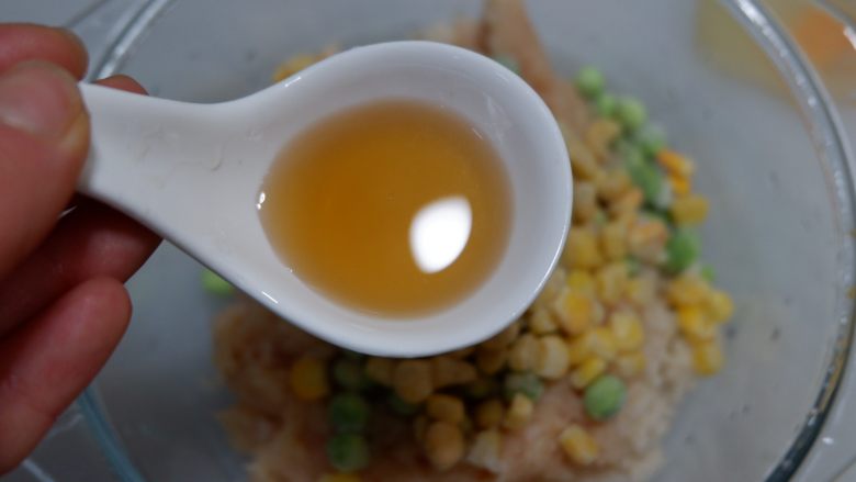 多彩莲藕鸡肉糕,<a style='color:red;display:inline-block;' href='/shicai/ 718'>料酒</a>