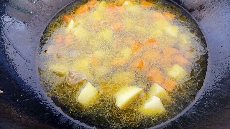 咖喱牛肉,之后加水,大概三碗