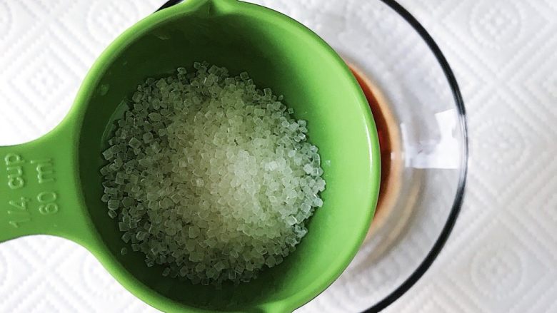 电饭煲版:腊肠煲仔饭,白砂糖适量
