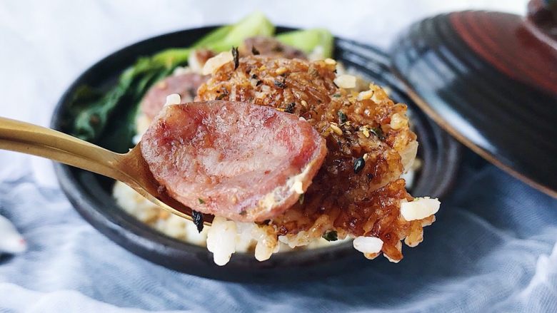 电饭煲版:腊肠煲仔饭,煲仔饭的精华再于它的锅巴
香儿不腻
赞