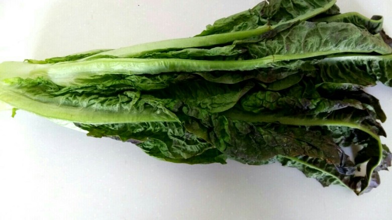 莴笋叶炒鸡蛋,莴笋根茎吃了,剩下叶子