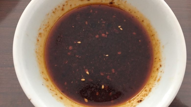 双拼之卤鸭翅鸭肫,调制好酱料沾着吃,也可以不沾直接吃哦