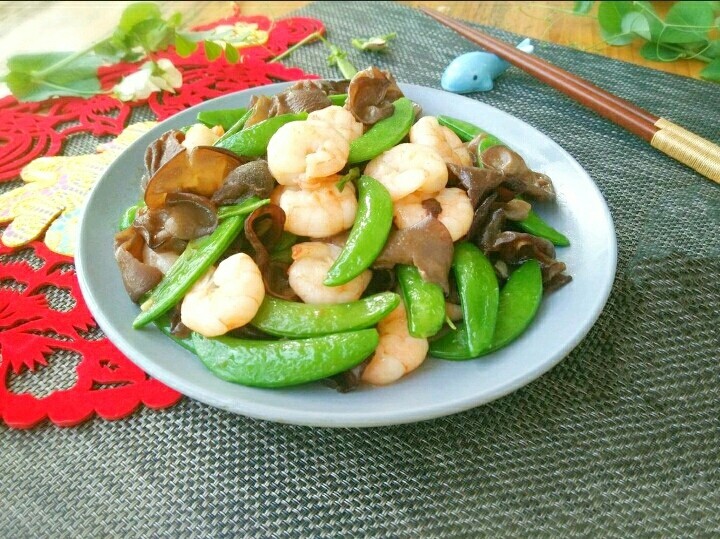 荷兰豆炒虾仁,荷兰豆脆脆的。