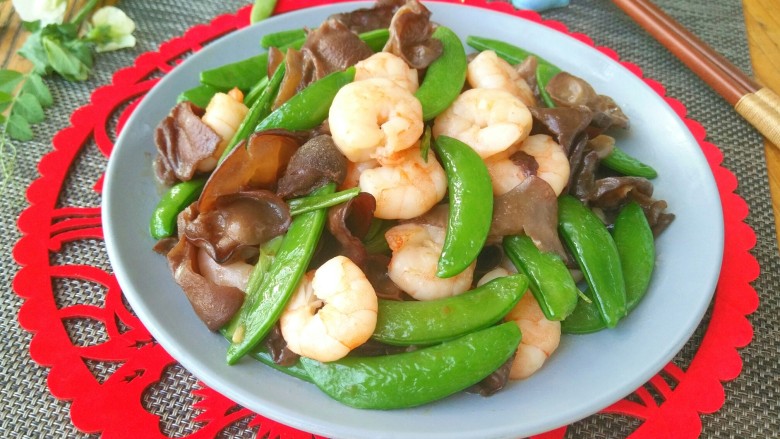 荷兰豆炒虾仁,虾仁很嫩。