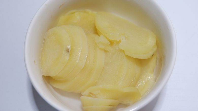 土豆新吃法,土豆泥曲奇,上锅蒸熟或者微波炉打熟