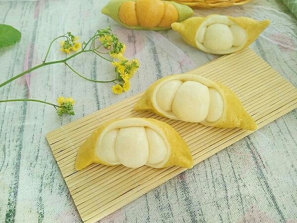 豌豆荚馒头,也可以换成南瓜泥或是菠菜汁做皮,一样好吃。