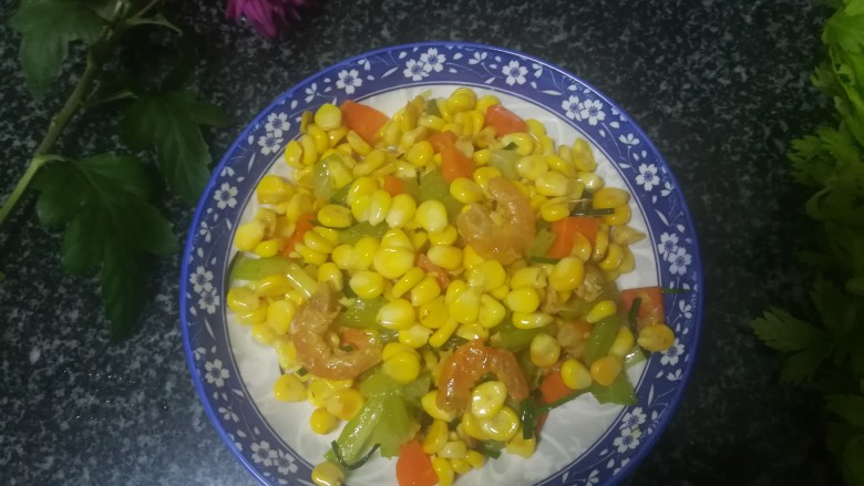 非常好下酒的椒盐玉米,真的超级好吃,好想好想喝酒因为它是最好的下酒菜。