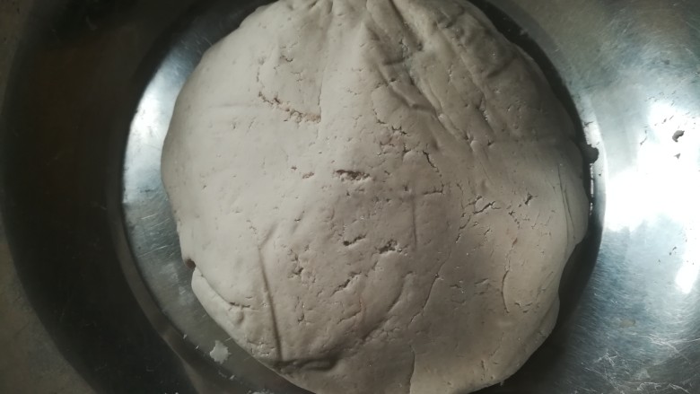 #客家美食#珍珠圆,搓成面团。
一比一的比例是非常精准的,我用称称过的,刚刚好。