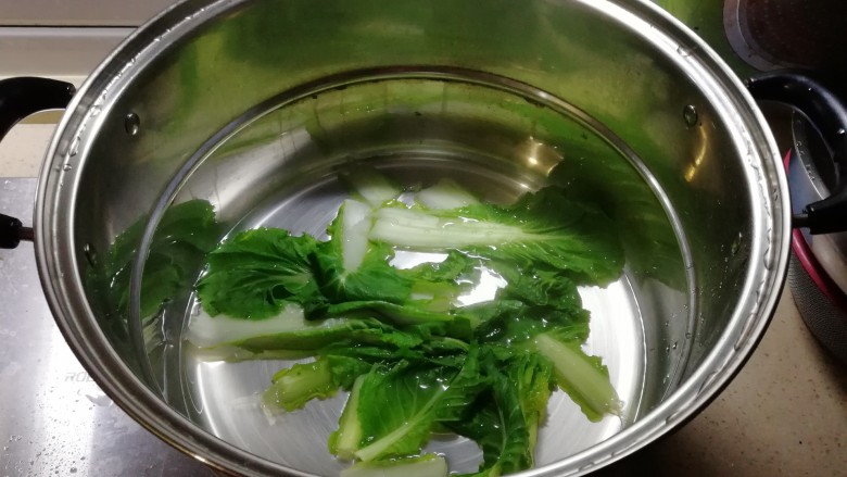 香肠煲仔饭,煮一会,熟了,关火