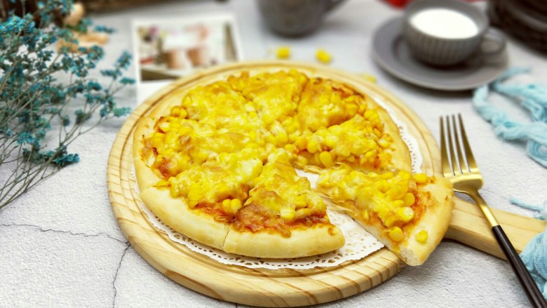 香甜玉米粒披萨,切开可以食用喽~