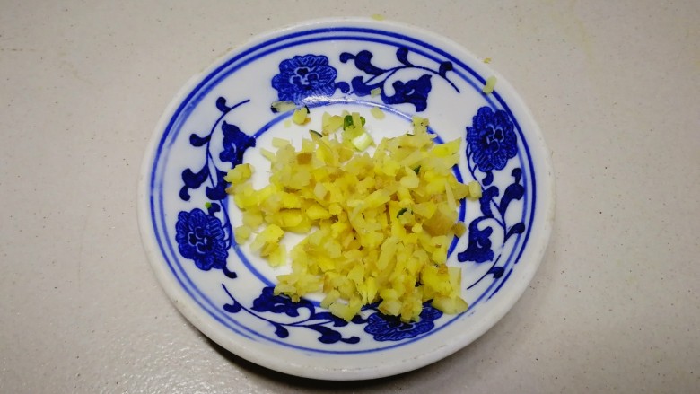 年味+咪咪小姐拜年~盐卤豆腐糯米圆子,切成姜末
