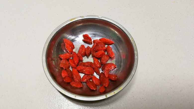 年味+咪咪小姐拜年~盐卤豆腐糯米圆子,<a style='color:red;display:inline-block;' href='/shicai/ 673'>枸杞</a>洗净