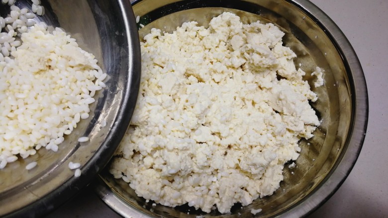 年味+咪咪小姐拜年~盐卤豆腐糯米圆子,放入糯米