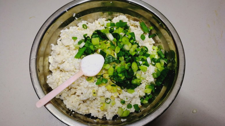 年味+咪咪小姐拜年~盐卤豆腐糯米圆子,放一小勺盐