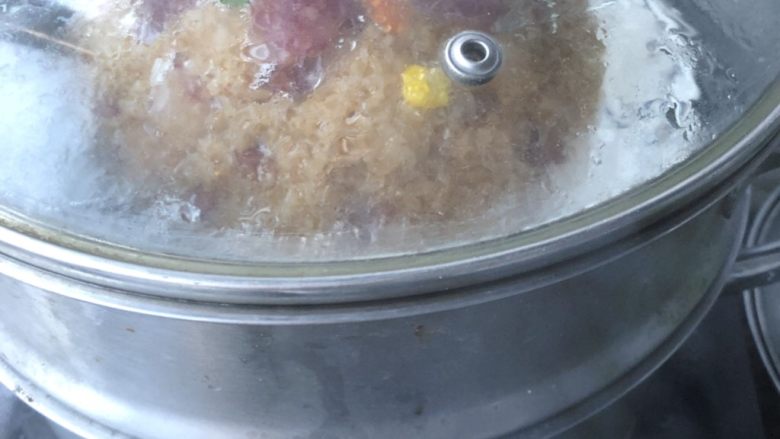 蛋黄肉松咸味八宝饭,上锅蒸20分钟左右即可