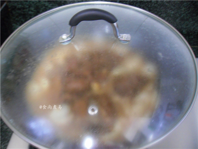 萝卜焖羊肉,遮上锅盖,大火煮沸后盛入砂锅中
