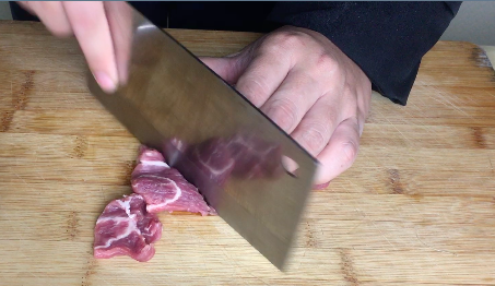 姜葱猪肉,猪肉切片