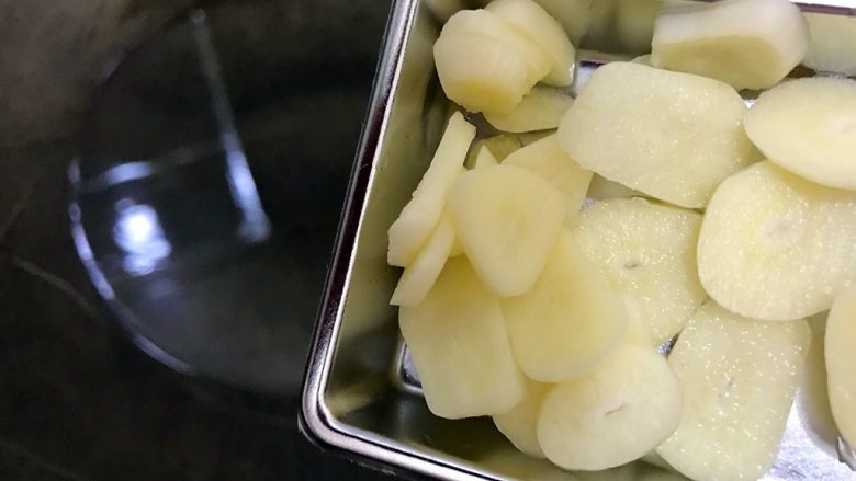 还可以再香一点吗?(孜然洋葱土豆丝),下大蒜
