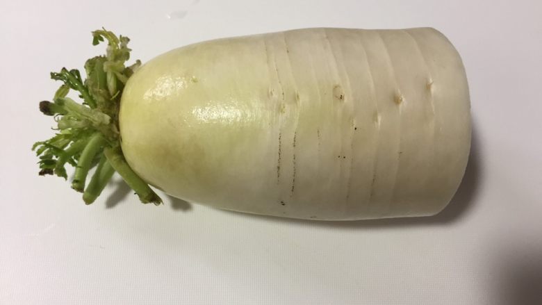 牛尾骨萝卜汤,萝卜洗干净去皮,一小半就够了不要放太多