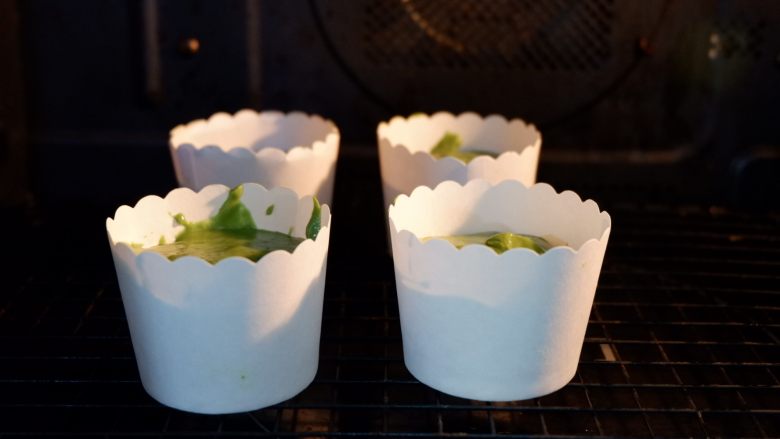 麦青发糕,冷水上锅蒸(我用的蒸箱)