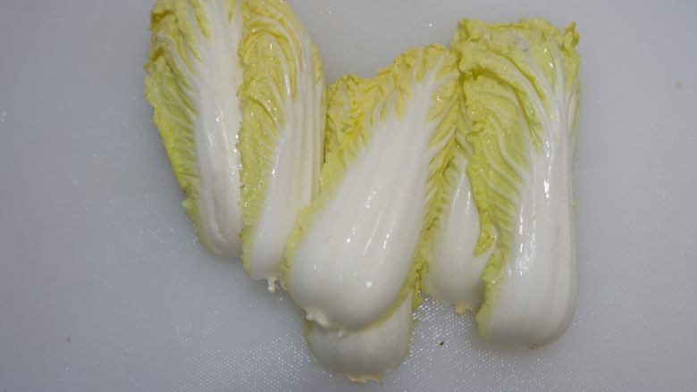 小米饭菜卷,娃娃菜洗净,摘下叶片