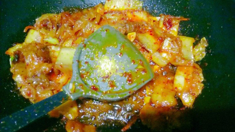 五花肉炒辣白菜,少许的<a style='color:red;display:inline-block;' href='/shicai/ 756'>鸡精</a>