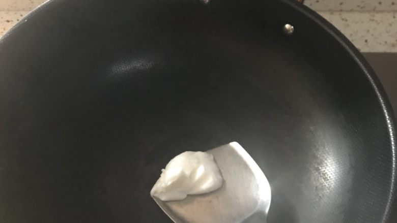 番茄草鱼排汤,一勺猪油,没有也无所谓,用其他油也可以