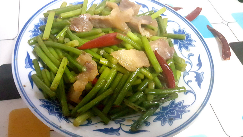 ~蒜苔咸肉☺,出锅☺