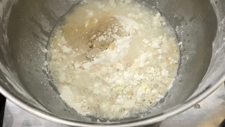 日式红豆包,放入温水