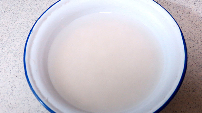 花儿朵朵之【双色培根烧卖】 ,糯米用水浸泡一夜(或用热水浸泡两至三小时)