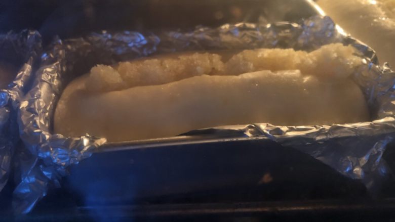 椰香奶包,烤箱预热180度,约烤18分钟
