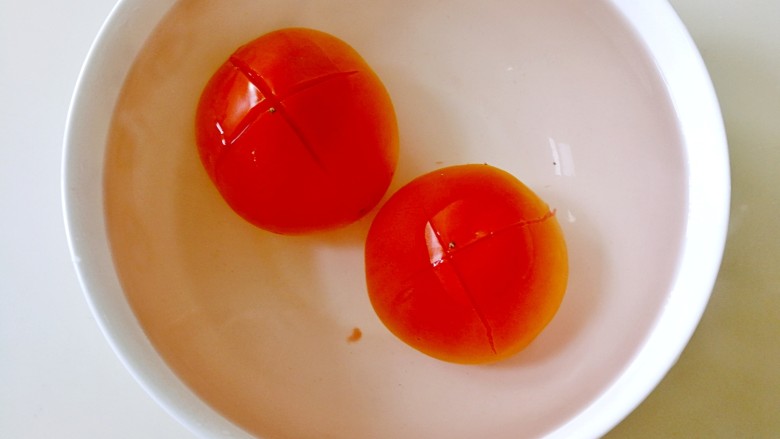 番茄豆腐巴沙鱼~让孩子爱上吃饭,用开水烫五分钟