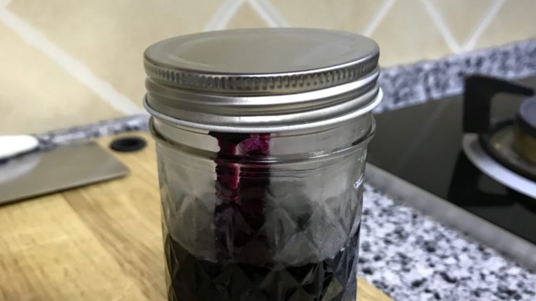 无糖无油面包—Staud珐琅铸铁锅,趁热倒入果酱,盖上盖子密封好放进冰箱