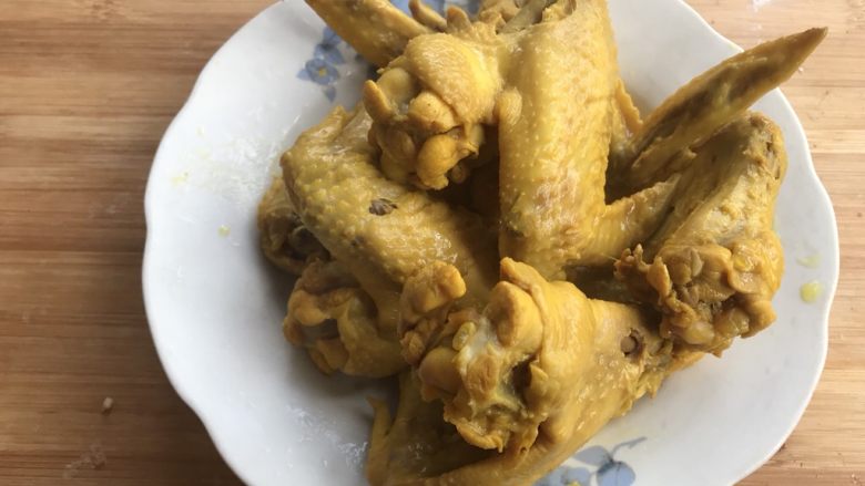 盐焗鸡翅(家常版),捞出放入冰箱冷藏。