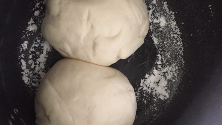 家常馒头,第一次发酵半个小时之后再拿出来揉，再次发酵半个小时