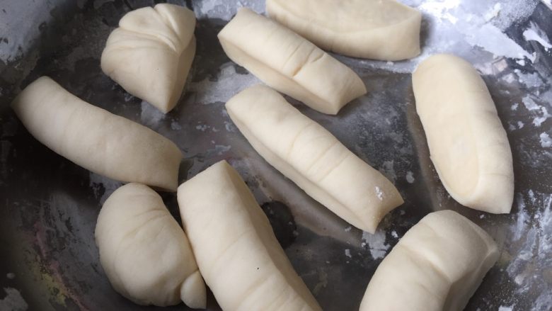 家常馒头,喜欢比较小的馒头所以切小小