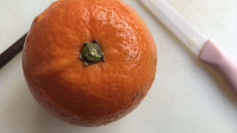 盐蒸橙子(止咳功效),盖上橙子盖。